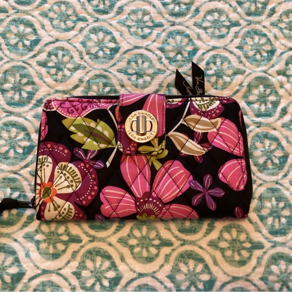 Vera Bradley turnlock wallet NWOT
